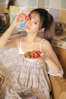调教拨开两唇打花蒂戒尺